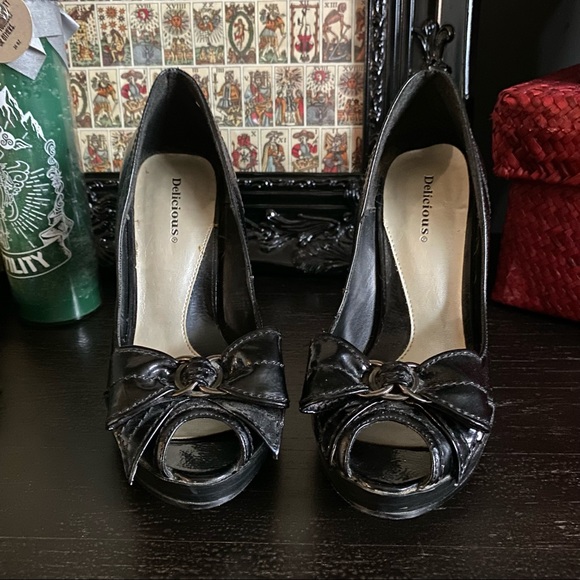 Delicious Black Peep Toe Pumps w/ Bow Pinup Rockabilly Heels - Picture 1 of 9